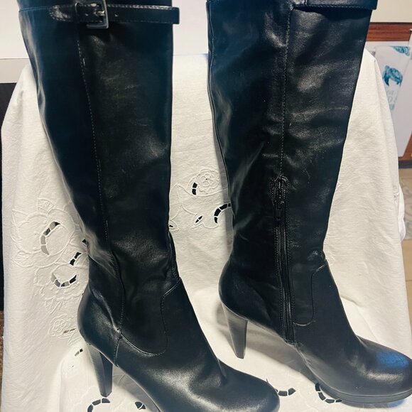 Knee High Women's Leather Boots - Picture 6 of 7